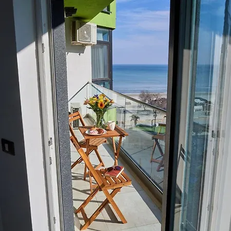Seaside Family 2br In Alezzi Beach Apartment *